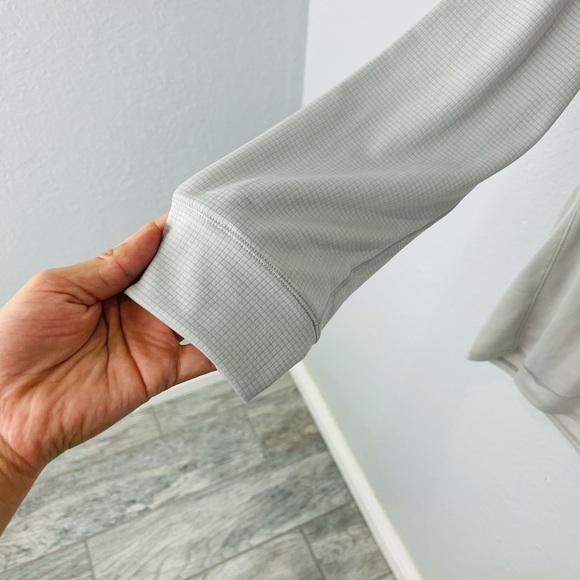 NWT HOKA ONE ONE PERFORMANCE LURK GREY NEON YELLOW 3/4 SLEEVE - Picture 5 of 9